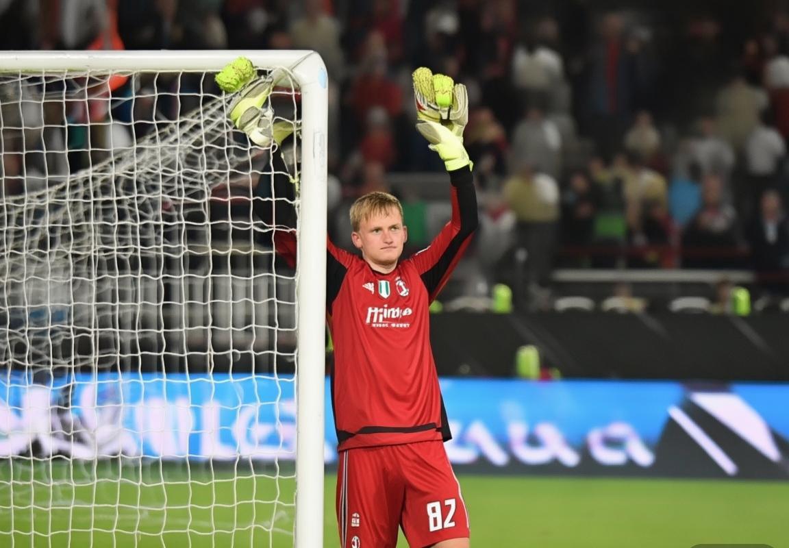 多纳鲁马：从青涩小将到世界顶级门将的成长传奇(图2)